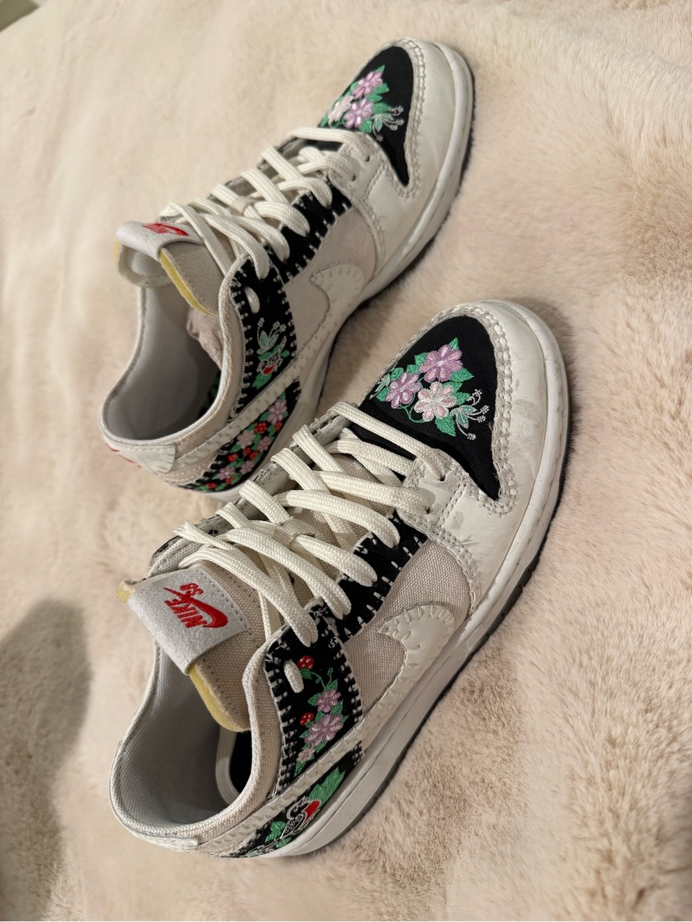 Nike SB Women’s Floral Low-Top Sneakers - Black/White/Green/Purple - Picture 4 of 6